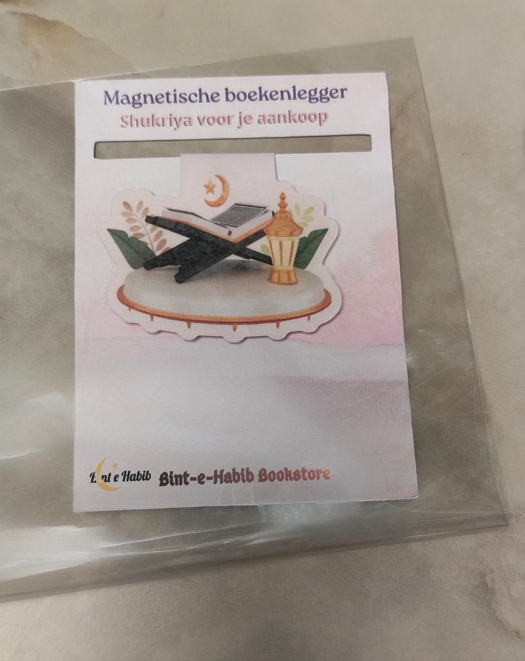 Magnetic bookmark a
